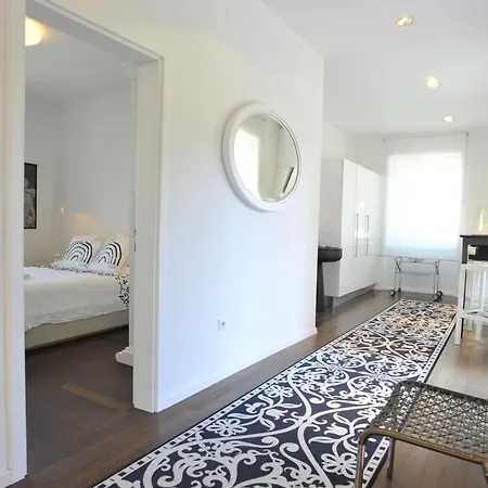Apartment Charon With Garage *