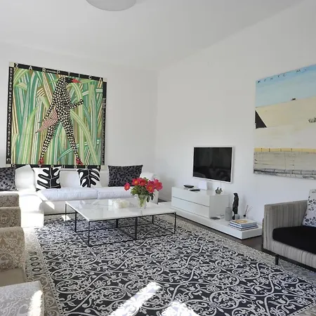 Charon With Garage Apartamento