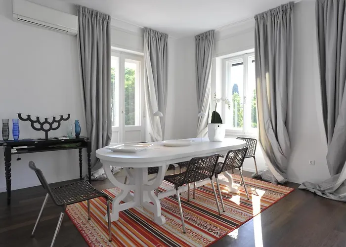 Charon With Garage רוביני