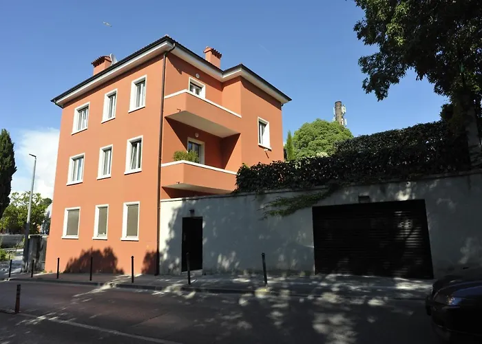 Charon With Garage רוביני