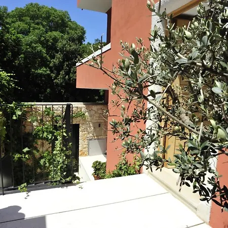 דירה Charon With Garage