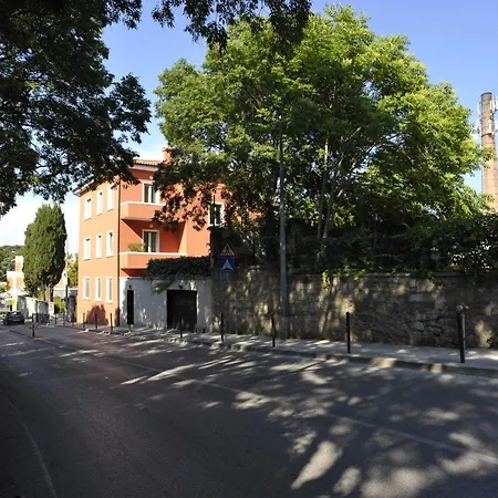 Apartment Charon With Garage *